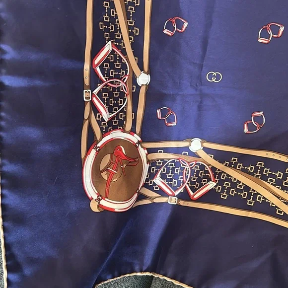 Gucci 💯 Silk blue large Scarf 35 x 35 - Picture 5 of 11